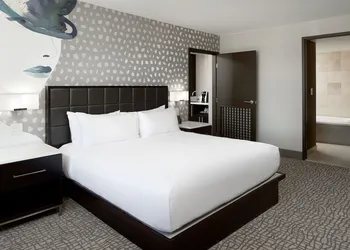 Hilton Woodland Hills / Los Angeles hotel thumbnail 6