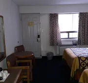 Super 8 by Wyndham Niagara Falls North hotel detail image 4