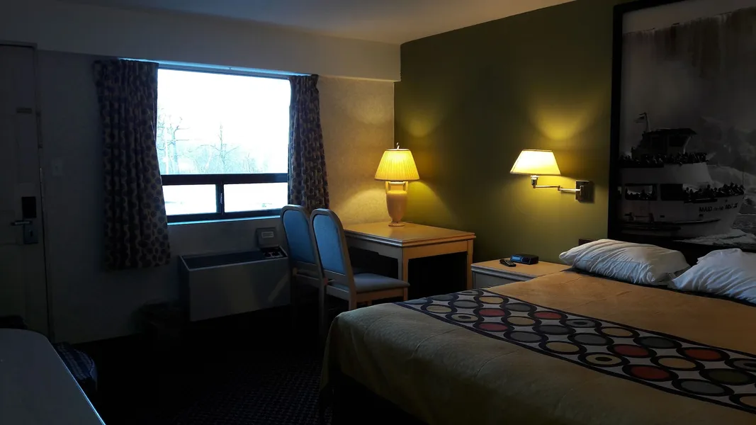 Super 8 by Wyndham Niagara Falls North hotel detail image 6