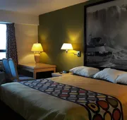 Super 8 by Wyndham Niagara Falls North hotel detail image 7