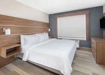 Holiday Inn Express San Diego Airport - Old Town by IHG hotel thumbnail 3