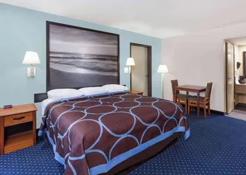 Super 8 by Wyndham El Cajon/San Diego hotel thumbnail 3