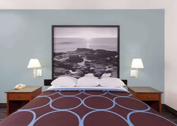 Super 8 by Wyndham El Cajon/San Diego hotel thumbnail 4
