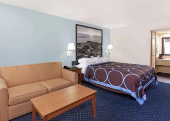 Super 8 by Wyndham El Cajon/San Diego hotel thumbnail 5