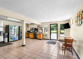 Americas Best Value Inn Decatur, IL hotel thumbnail 5