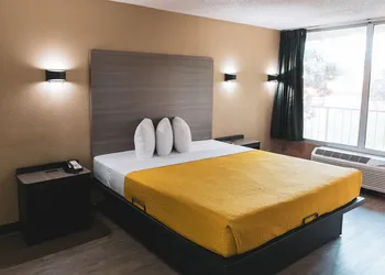 Express Inn & Suites hotel thumbnail 4