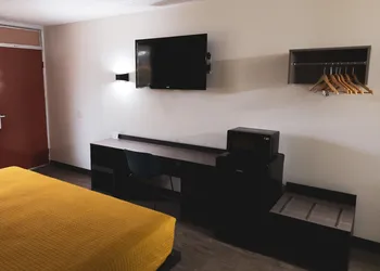 Express Inn & Suites hotel thumbnail 8
