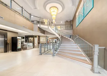 Ramada Plaza by Wyndham Niagara Falls hotel thumbnail 2