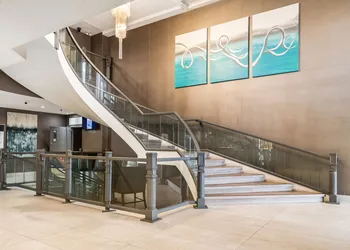 Ramada Plaza by Wyndham Niagara Falls hotel thumbnail 4