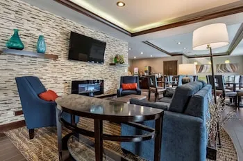 Comfort Inn & Suites Butler hotel thumbnail 3