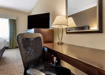 Comfort Inn & Suites Butler hotel thumbnail 7