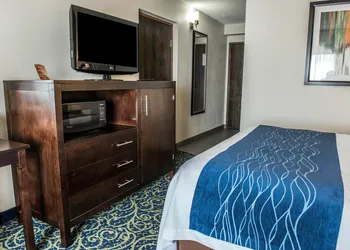 Comfort Inn & Suites Butler hotel thumbnail 4