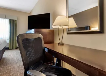 Comfort Inn & Suites Butler hotel thumbnail 7