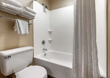Comfort Inn & Suites Butler hotel thumbnail 8