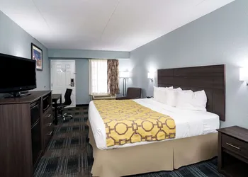 Baymont by Wyndham Gallatin hotel thumbnail 2