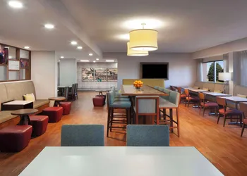 Hampton Inn Southlake hotel thumbnail 2