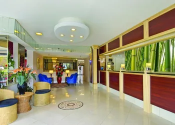 Tiki Resort hotel thumbnail 3