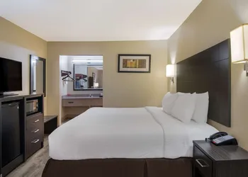 SureStay Plus Hotel by Best Western Jackson hotel thumbnail 7