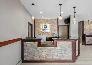 Quality Inn & Suites Des Moines Airport hotel thumbnail 2