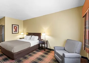 Quality Inn & Suites Des Moines Airport hotel thumbnail 4