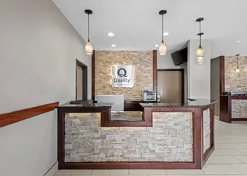 Quality Inn & Suites Des Moines Airport hotel thumbnail 2