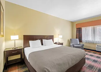 Quality Inn & Suites Des Moines Airport hotel thumbnail 3