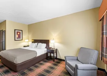 Quality Inn & Suites Des Moines Airport hotel thumbnail 4