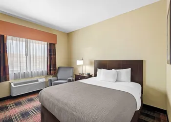 Quality Inn & Suites Des Moines Airport hotel thumbnail 6