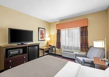 Quality Inn & Suites Des Moines Airport hotel thumbnail 7
