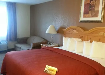 Quality Inn Elyria hotel thumbnail 8