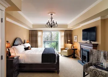 Oak Bay Beach Hotel hotel thumbnail 8