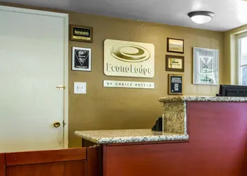 Econo Lodge Sacramento Convention Center hotel thumbnail 2