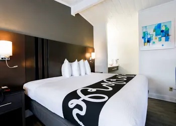 SureStay Hotel by Best Western Seaside Monterey hotel thumbnail 4