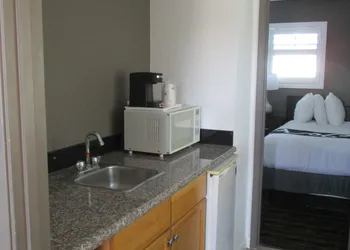 SureStay Hotel by Best Western Seaside Monterey hotel thumbnail 8