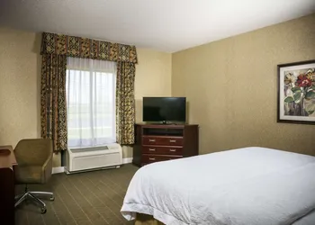Hampton Inn & Suites Toledo-Perrysburg hotel thumbnail 8