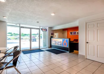 Motel 6 Houston, TX - East hotel thumbnail 2