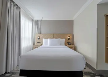 Sandman Signature Mississauga Hotel hotel thumbnail 5