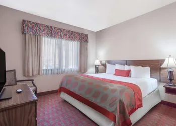 Ramada by Wyndham St George hotel thumbnail 5