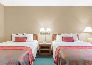 Ramada by Wyndham St George hotel thumbnail 6