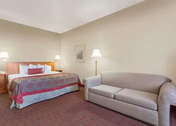 Ramada by Wyndham St George hotel thumbnail 8