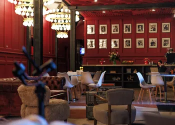 The Albion Summit hotel thumbnail 2