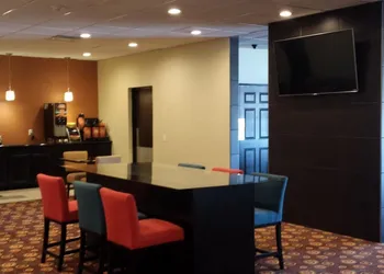 Days Inn by Wyndham Henryetta hotel thumbnail 3