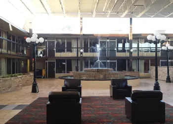 Days Inn by Wyndham Henryetta hotel thumbnail 4