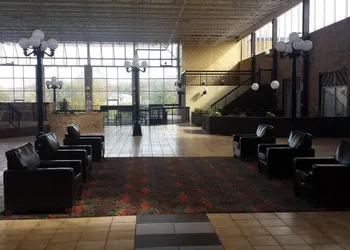 Days Inn by Wyndham Henryetta hotel thumbnail 5