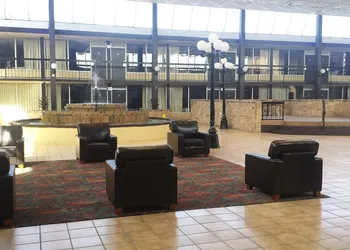 Days Inn by Wyndham Henryetta hotel thumbnail 6