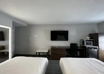 Travelodge by Wyndham Regina hotel thumbnail 7