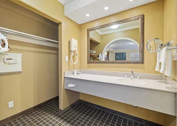 Alexis Park Hotel hotel thumbnail 5