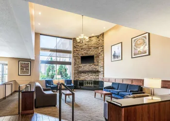Comfort Inn Lansing West hotel thumbnail 4