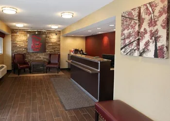 Red Roof Inn PLUS+ Pittsburgh South - Airport hotel thumbnail 2