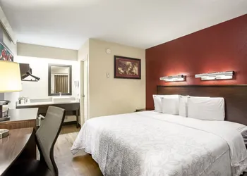 Red Roof Inn PLUS+ Pittsburgh South - Airport hotel thumbnail 6